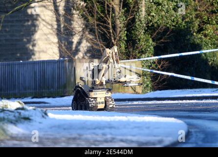 La polizia e l'esercito si occupano di un dispositivo supioso a Lurgan, Co Armagh Picture Mal McCann Foto Stock