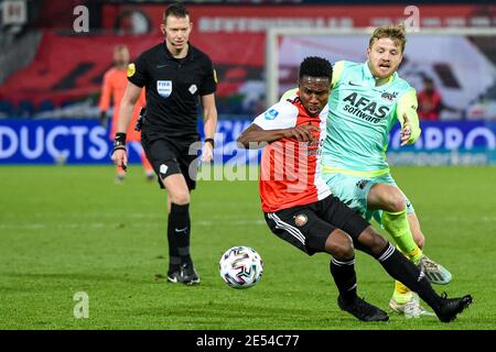ROTTERDAM, PAESI BASSI - GENNAIO 24: Fredrik Midtsjo di AZ, Luis Sinisterra di Feyenoord durante la partita olandese di Eredivisie tra Feyenoord e AZ al Foto Stock