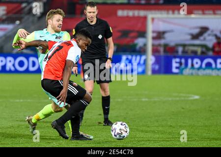 ROTTERDAM, PAESI BASSI - GENNAIO 24: Fredrik Midtsjo di AZ, Luis Sinisterra di Feyenoord durante la partita olandese di Eredivisie tra Feyenoord e AZ al Foto Stock