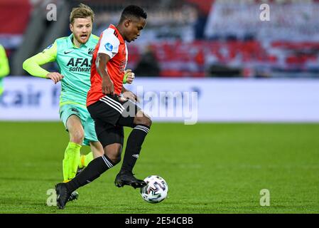 ROTTERDAM, PAESI BASSI - GENNAIO 24: Fredrik Midtsjo di AZ, Luis Sinisterra di Feyenoord durante la partita olandese di Eredivisie tra Feyenoord e AZ al Foto Stock