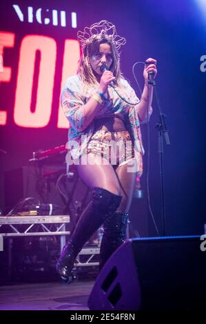 Charlotte Church esegue il suo Late Night Pop Dungeon live al Bestival 2017 al Lulworth Castle - Wareham. Foto Stock