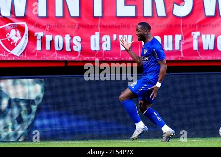 ENSCHEDE, PAESI BASSI - GENNAIO 24: Torino Hunte di VVV Venlo celebra dopo aver segnato il suo primo gol al fianco durante la partita olandese di Eredivisie Foto Stock