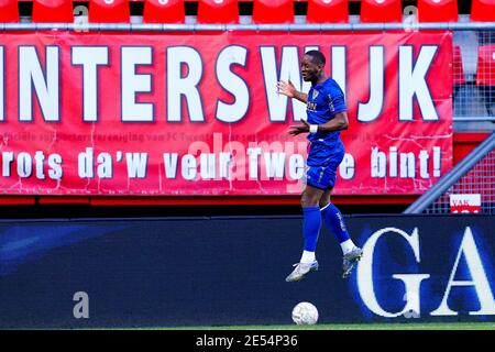 ENSCHEDE, PAESI BASSI - GENNAIO 24: Torino Hunte di VVV Venlo celebra dopo aver segnato il suo primo gol al fianco durante la partita olandese di Eredivisie Foto Stock