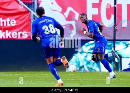ENSCHEDE, PAESI BASSI - GENNAIO 24: Torino Hunte di VVV Venlo celebra dopo aver segnato il suo primo gol al fianco durante la partita olandese di Eredivisie Foto Stock