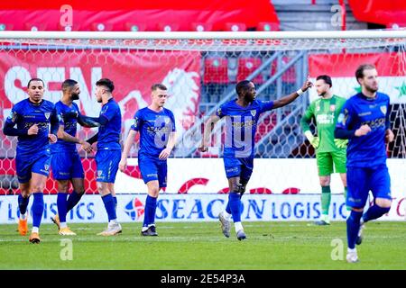 ENSCHEDE, PAESI BASSI - GENNAIO 24: Torino Hunte di VVV Venlo celebra dopo aver segnato il suo primo gol al fianco durante la partita olandese di Eredivisie Foto Stock