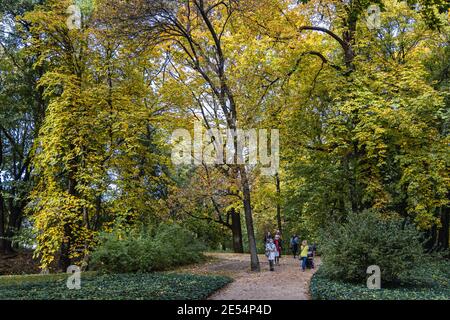 Il Parco Lazienkowski, chiamato anche Parco Lazienki - Terme reali, il più grande parco della città di Varsavia, Polonia Foto Stock