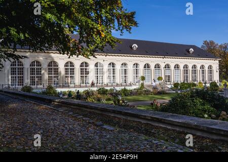 Vecchio edificio Orangerie nel Parco Lazienkowski chiamato anche Parco Lazienki - bagni reali, il più grande parco della città di Varsavia, Polonia Foto Stock