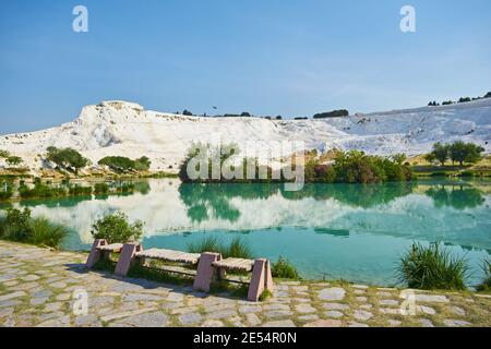 Il piccolo lago di Pamukkale sulla Turchia Foto Stock