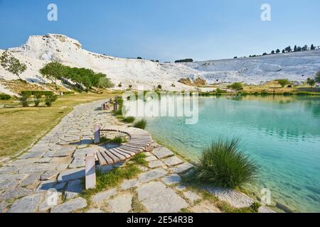 Il piccolo lago di Pamukkale sulla Turchia Foto Stock