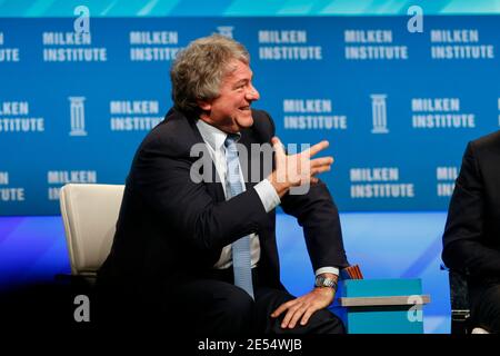 Beverly Hills, California, Stati Uniti. 27 Apr 2015. Leon Black, presidente e Chief Executive Officer di Apollo Global Management LLC, parla all'annuale Milken Institute Global Conference di Beverly Hills, California, Stati Uniti, lunedì 27 aprile 2015. © 2015 Patrick T. Fallon Credit: Patrick Fallon/ZUMA Wire/Alamy Live News Foto Stock