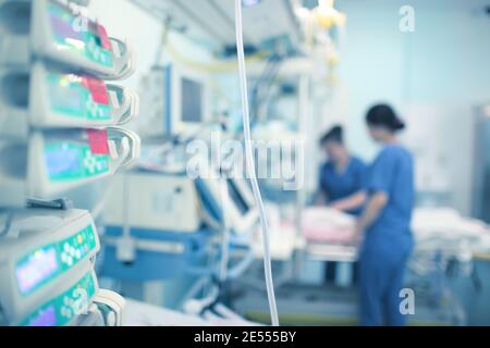 Infermieri che lavorano nella CCU. Foto Stock