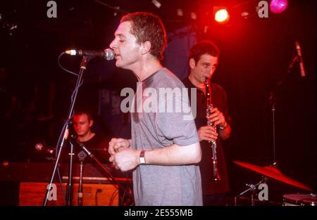 Clinic playing Dingwalls 23 ottobre 2000, Dingwalls, Londra, Inghilterra, Regno Unito. Foto Stock