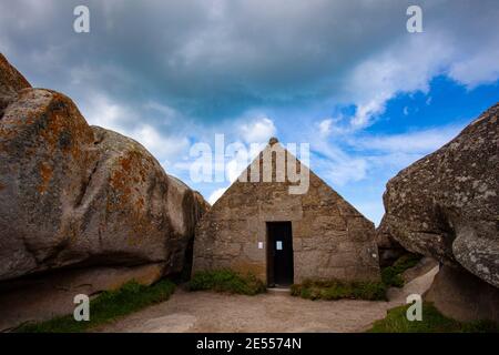 Guardhouse - le poste de garde de Meneham - la frazione notevole di Meneham in Bretagna, Francia. Foto Stock