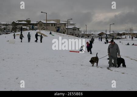 Las Vegas NV, Stati Uniti. 26 gennaio 2021. Insolita nevicata nel nord-ovest di Las Vegas, Nevada, il 26 gennaio 2021. Credit: Dee CEE carter/Media Punch/Alamy Live News Foto Stock