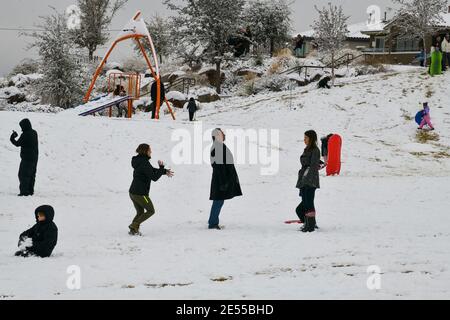 Las Vegas NV, Stati Uniti. 26 gennaio 2021. Insolita nevicata nel nord-ovest di Las Vegas, Nevada, il 26 gennaio 2021. Credit: Dee CEE carter/Media Punch/Alamy Live News Foto Stock