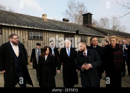 Oswiecim, Polonia - 18 febbraio 2019: Mike Pence, Vicepresidente degli Stati Uniti, visita all'ex campo di concentramento nazista Auschwitz-Birkenau. Foto Stock