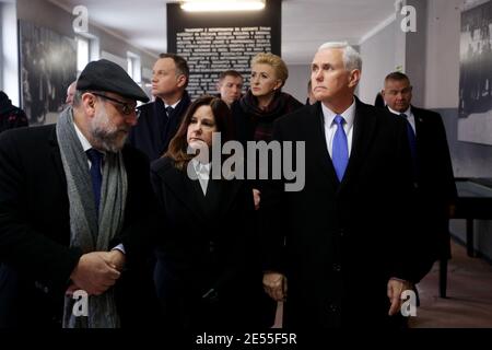 Oswiecim, Polonia - 18 febbraio 2019: Mike Pence, Vicepresidente degli Stati Uniti, visita all'ex campo di concentramento nazista Auschwitz-Birkenau. Foto Stock