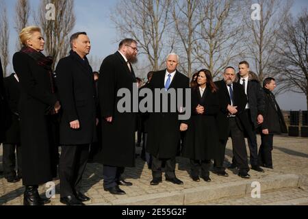 Oswiecim, Polonia - 18 febbraio 2019: Mike Pence, Vicepresidente degli Stati Uniti, visita all'ex campo di concentramento nazista Auschwitz-Birkenau. Foto Stock