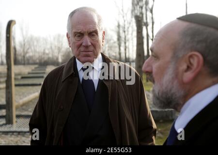 Oswiecim, Polonia - 18 febbraio 2019: Ronald Steven Lauder Visita all'ex campo di concentramento nazista Auschwitz-Birkenau. Foto Stock