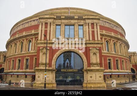 Vista esterna della Royal Albert Hall, chiusa durante il blocco del coronavirus. Londra, Regno Unito Gennaio 2021. Foto Stock