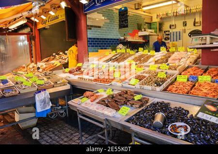 Mercato del pesce di Trouville-sur-Mer. Trouville-sur-Mer e le vicine Deauville sono famose località estive in Normandia. Foto Stock