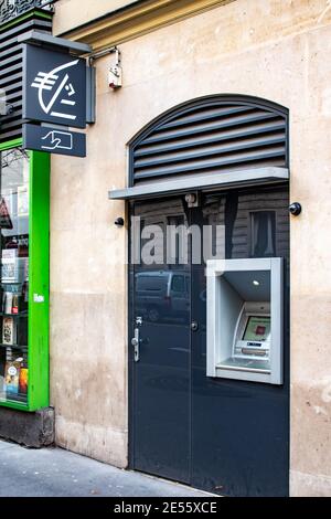 Logo francese del marchio Caisse d'Epargne ATM a Parigi, Francia, 25.1.2021 famosa facciata del distributore automatico di denaro Foto Stock