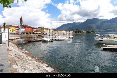 Ascona, svizzera: Vista dalla barca della città sul lago Foto Stock