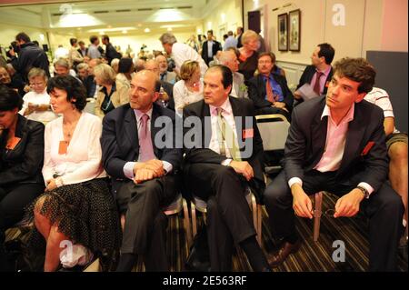 Pierre Moscovici, Jean-Christophe Cambadelis e Arnaud Montebourg sono presenti al Socialist Party National Council dell'Hotel Pullman, a Parigi, Francia, il 2 luglio 2008. Foto di Mousse/ABACAPRESS.COM Foto Stock