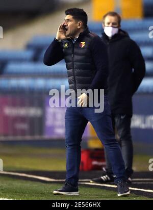 Il manager di Watford Xisco Munoz gesture sulla linea di contatto durante lo Sky Bet Championship Match The Den, Londra. Data immagine: Martedì 26 gennaio 2021. Foto Stock
