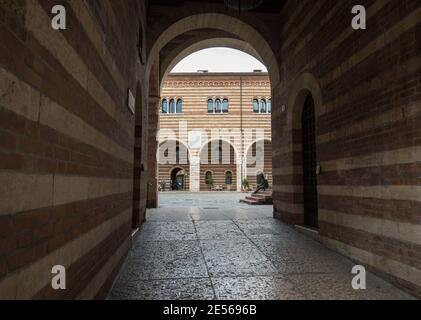 Il cortile del Palazzo della ragione di Verona. Italia Foto Stock