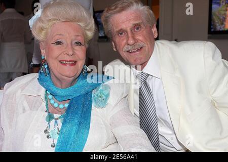 L'attore americano Edward Meeks e la moglie scrittore francese Jacqueline Monsigny partecipano alla festa della Bastiglia ospitata dal CEO di Telemedia Pierre Guillermo al suo appartamento a Parigi, in Francia, il 14 luglio 2008. Foto di Benoit Pinguet/ABACAPRESS.COM Foto Stock