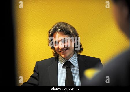 Esclusivo. Figlio del presidente francese e capo del partito UMP al governo nel consiglio locale del dipartimento Hauts-de-Seine Jean Sarkozy durante la sua visita dell'associazione 'Zy'vaa' a Nanterre, Francia, il 2 luglio 2008. Foto di Elodie Gregoire/ABACAPRESS.COM Foto Stock