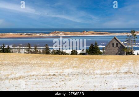 Terreni agricoli sulla riva nord dell'isola del Principe Edoardo, Canada. Foto Stock