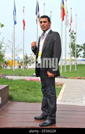 Il pugile francese Brahim Asloum si pone al Villaggio Olimpico mentre il presidente francese Nicolas Sarkozy si rechi in visita agli atleti olimpici francesi in vista della cerimonia di apertura, a Pechino, in Cina, l'8 agosto 2008. Foto di Gouhier-Hahn-Nebinger/ABACAPRESS.COM Foto Stock