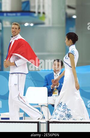 Alain Bernard of France celebra il completamento della finale maschile di 100 m di Freestyle, al primo posto il giorno 6 dei Giochi Olimpici di Pechino 2008 al National Aquatics Center di Pechino, Cina, il 14 agosto 2008. Alain Bernard di Francia ha terminato la gara in un tempo di 47.21 e vince la medaglia d'oro. Foto di Gouhier-Hahn-Nebinger/Cameleon/ABACAPRESS.COM Foto Stock