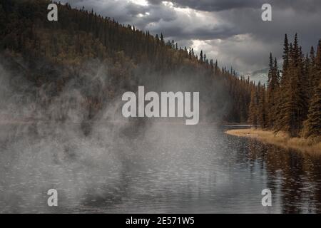 Nebbia di mattina sulla triplice laghi Danali National Park, Alaska Foto Stock