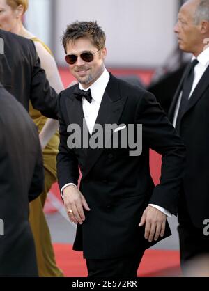 L'attore Brad Pitt partecipa alla proiezione notturna di apertura per Burn After Reading, al sessantacinquesimo Festival del Cinema di Venezia, il 27 agosto 2008. Foto di ABACAPRESS.COM Foto Stock