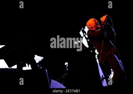 Il cantante Michael Stipe di R.E.M si esibisce dal vivo durante la sesta edizione del festival musicale 'Rock en Seine', a Saint-Cloud, vicino a Parigi, in Francia, il 28 agosto 2008. Foto di Mehdi Taamallah/ABACAPRESS.COM Foto Stock