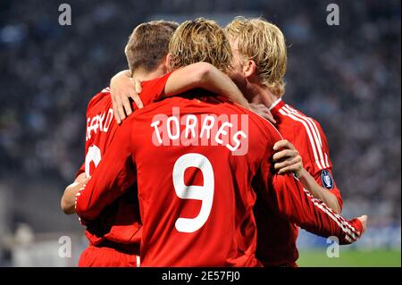 Steven Gerrard di Liverpool celebra il suo primo gol con Fernando Torres e Dirk Kuyt durante la partita di calcio della UEFA Champions League, Marsiglia contro Liverpool, allo stadio Velodrome di Marsiglia, Francia, il 16 settembre 2008. Liverpool FC ha vinto 2-1. Foto di Stephane Reix/ABACAPRESS.COM Foto Stock