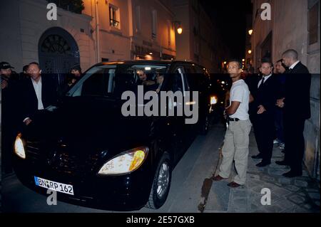 Il 19 settembre 2008, i concorrenti della Star Academy 8 arrivano presso il loro hotel privato Rue Charlot, nel centro di Parigi, Francia. Foto di Giancarlo Gorassini/ABACAPRESS.COM Foto Stock