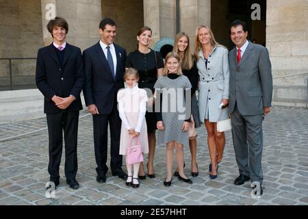 Da sinistra: Amaury de Bourbon Parme, Louis de Bourbon, Zita de Bourbon Parme, Marie Marguerite de Bourbon, Elisabeth de Bourbon Parme, Clemence de Bourbon Parme e Charles Emmanuel de Bourbon Parme partecipano ad una messa alla chiesa degli Invalides di Parigi, il 21 settembre 2008. Foto di Thibault Camus/ABACAPRESS.COM Foto Stock