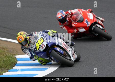 Valentino Rossi italiano del team Fiat/Yamaha e Casey Stoner australiano di Ducati durante il Gran Premio del motocicismo giapponese sul circuito Twin Ring Motegi a Motegi, a nord di Tokyo, Giappone, il 28 settembre 2008. Foto di Malkon/Cameleon/ABACAPRESS.COM Foto Stock