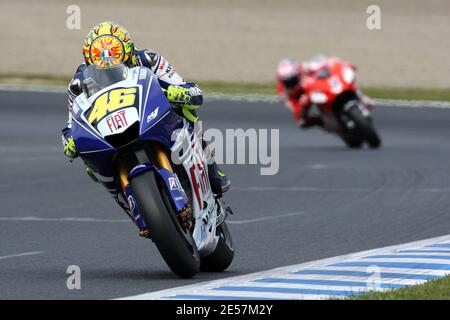 Valentino Rossi italiano del team Fiat/Yamaha e Casey Stoner australiano di Ducati durante il Gran Premio del motocicismo giapponese sul circuito Twin Ring Motegi a Motegi, a nord di Tokyo, Giappone, il 28 settembre 2008. Foto di Malkon/Cameleon/ABACAPRESS.COM Foto Stock