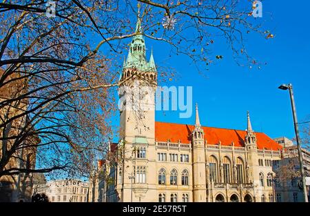 Il pittoresco edificio gotico del Municipio di Braunschweig (Rathaus), situato in piazza Platz der Deutschen Einheit, Germania Foto Stock