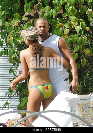 Esclusiva!! La star britannica Craig David si fa caldo con la sua amica in un hotel di Miami, 1/4/06 [[tag mab rac ral]] Foto Stock