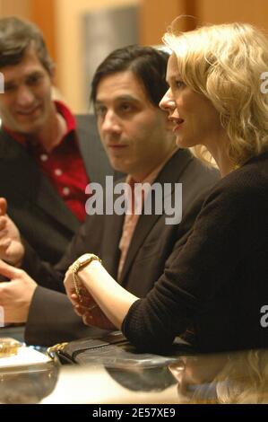 L'attrice Naomi Watts partecipa alla National Foundation for the Advancement of the Arts (NFAA). Sybil e David Yurman premiano Elizabeth Eicher, vincitrice del David Yurman NFAA Award 2007 in Visual Arts, Naomi & David ha consegnato il premio. Bal Harbour Shops, Miami, FL, 2/2207. [[ccb]] Foto Stock