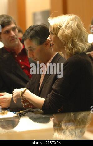 L'attrice Naomi Watts partecipa alla National Foundation for the Advancement of the Arts (NFAA). Sybil e David Yurman premiano Elizabeth Eicher, vincitrice del David Yurman NFAA Award 2007 in Visual Arts, Naomi & David ha consegnato il premio. Bal Harbour Shops, Miami, FL, 2/2207. [[ccb]] Foto Stock