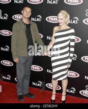 Gwen Stefani con il marito Gavin Rossdale a Las Vegas Red carpet apertura per il nightclub Pearl. 21/4/07. [[gar]] Foto Stock