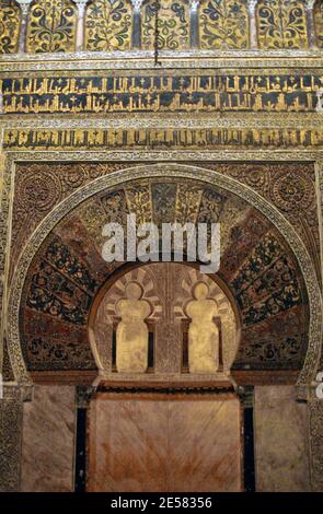 Moschea–Cattedrale di Córdoba: Il mihrab decorato a mosaico nel prolungamento aggiunto da al-Hakam II dopo il 961. Spagna Foto Stock