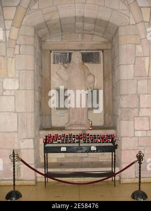 Vedute generali della Chiesa episcopale di San Bernardo de Clairvaux e dell'Antico Monastero Spagnolo a North Miami, Fla 5/8/07. Tutti i feesdevono essere concordati prima della pubblicazione. [[tag]] Foto Stock